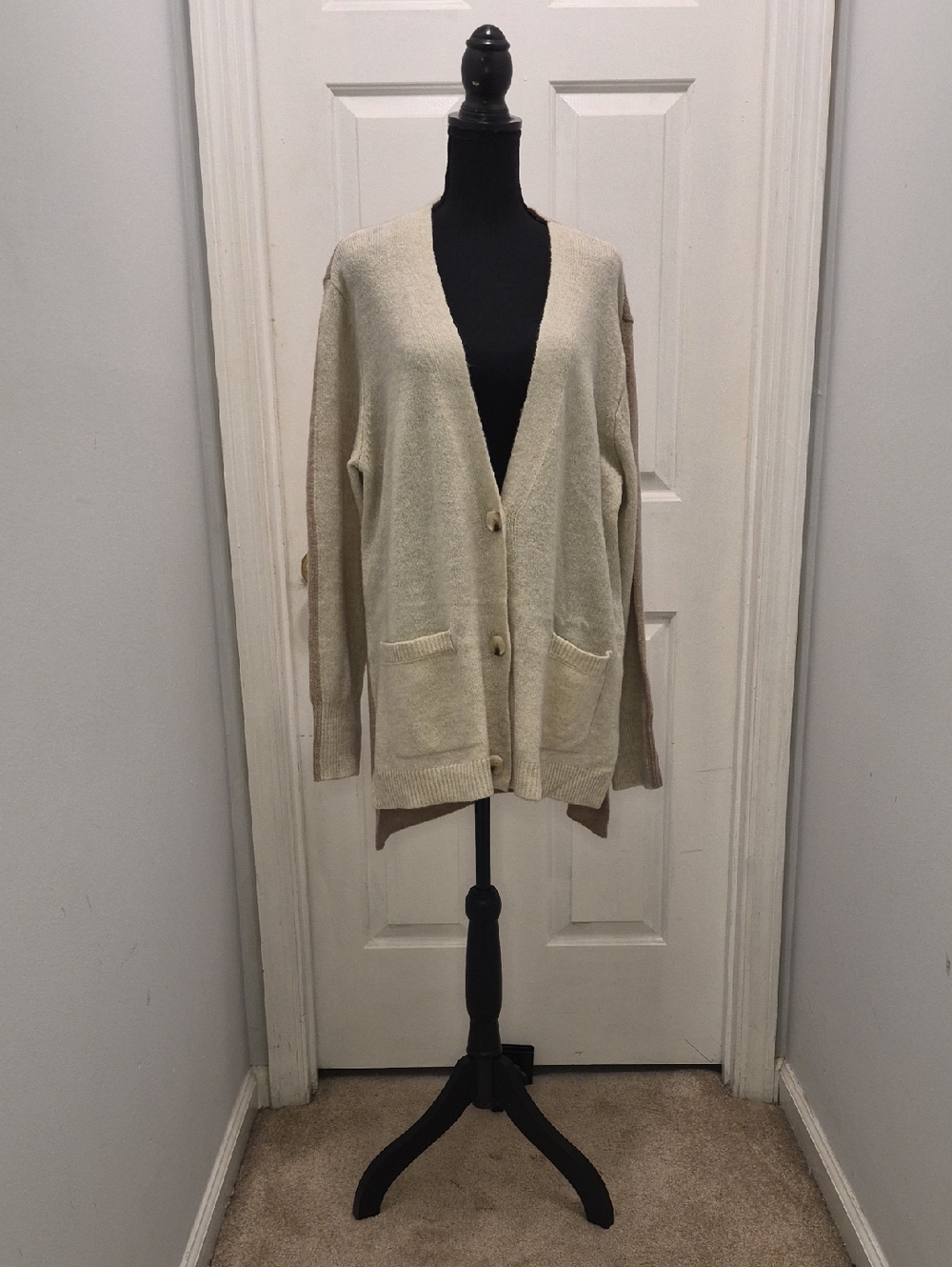S3- Steve Madden Women’s Cream & Tan Two-Tone Button Cardigan Sweater - sz L